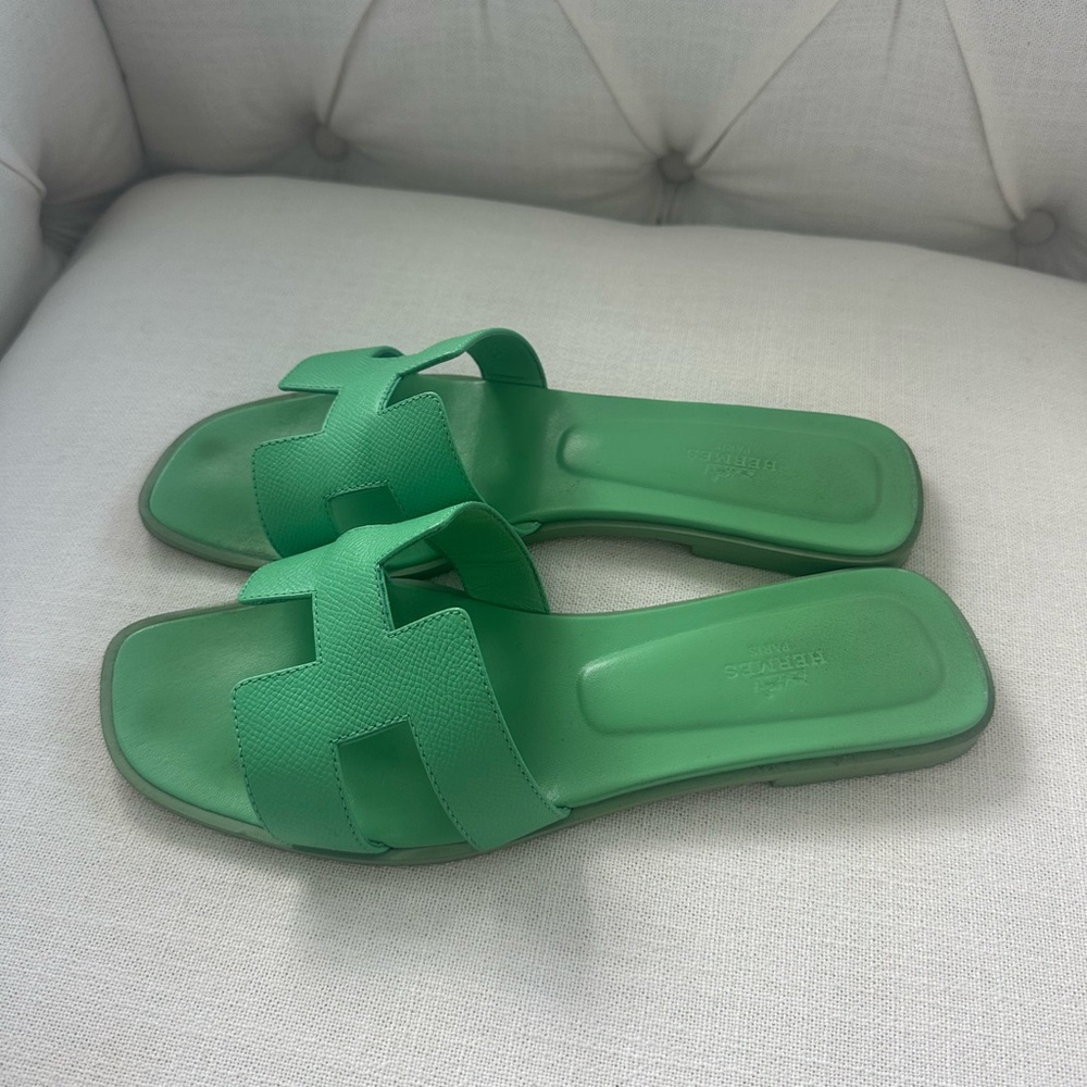 HERMES ORAN GREEN EPSOM CALFSKIN WOMEN'S SANDAL VERT POMME IN BOX SIZE 40 - Picture 2 of 6